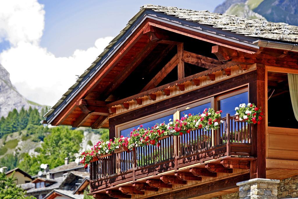 Les Combes Hotel La Salle Bagian luar foto