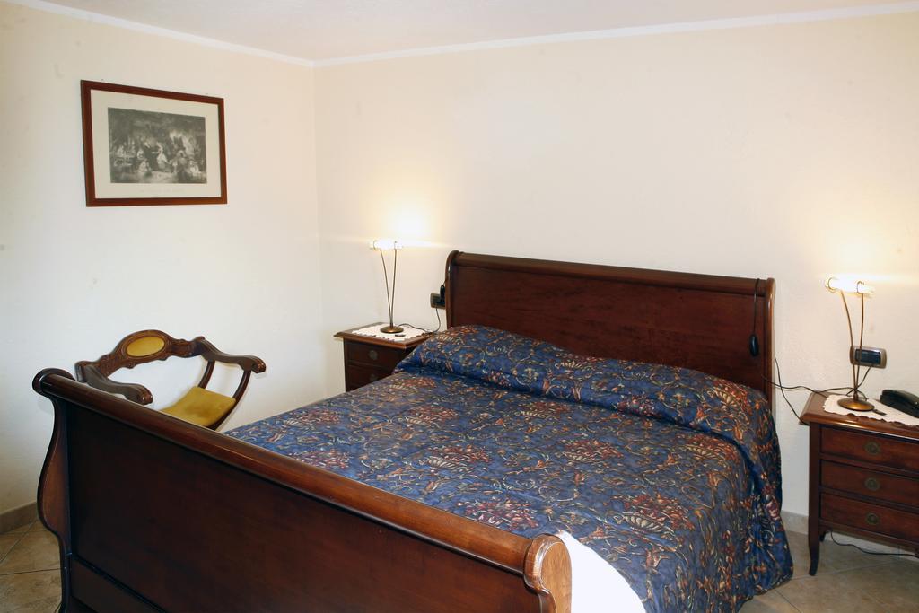 Les Combes Hotel La Salle Ruang foto