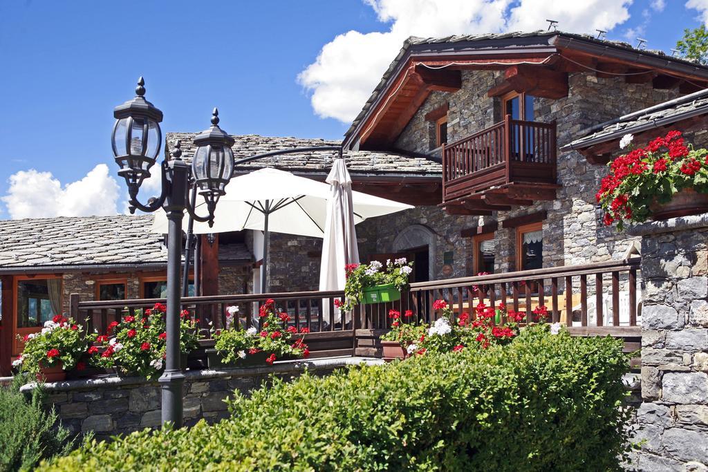 Les Combes Hotel La Salle Bagian luar foto