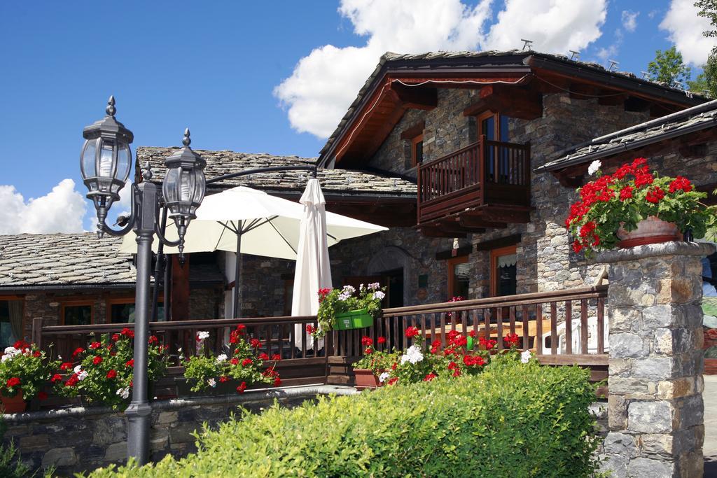Les Combes Hotel La Salle Bagian luar foto