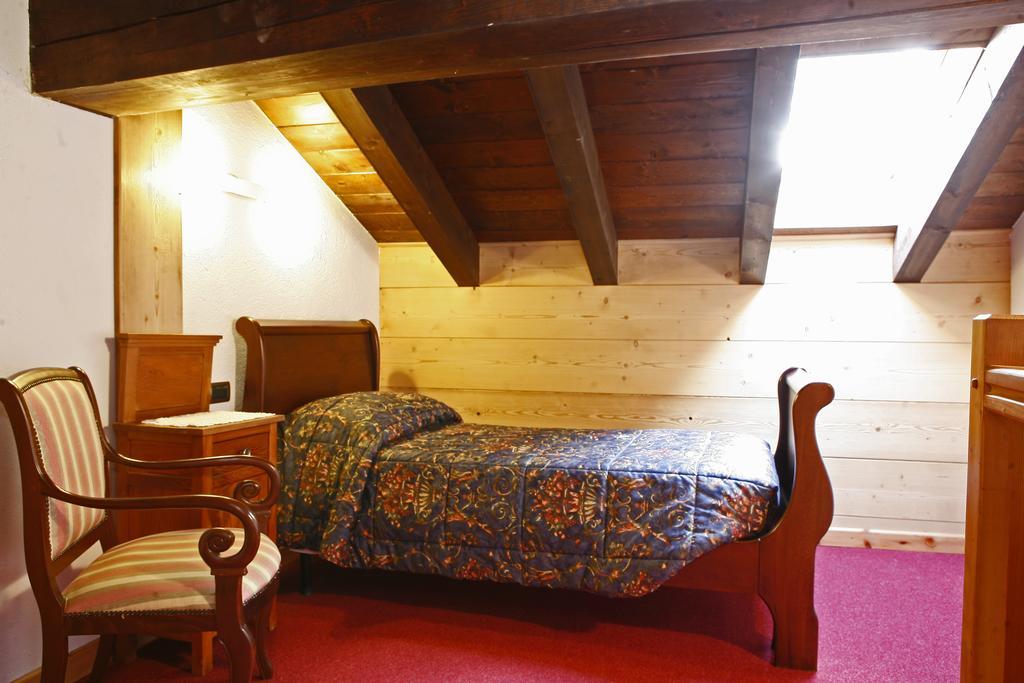 Les Combes Hotel La Salle Ruang foto